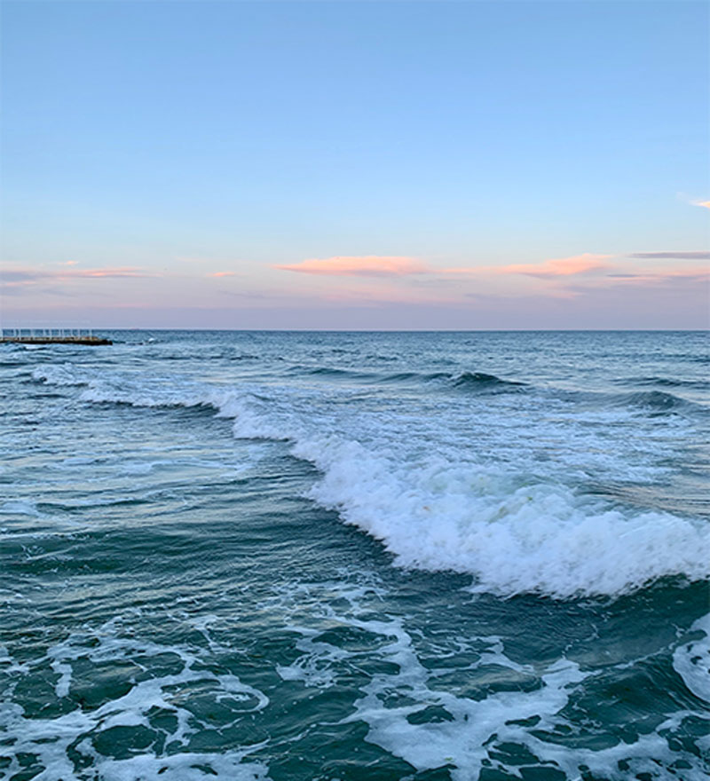 море
